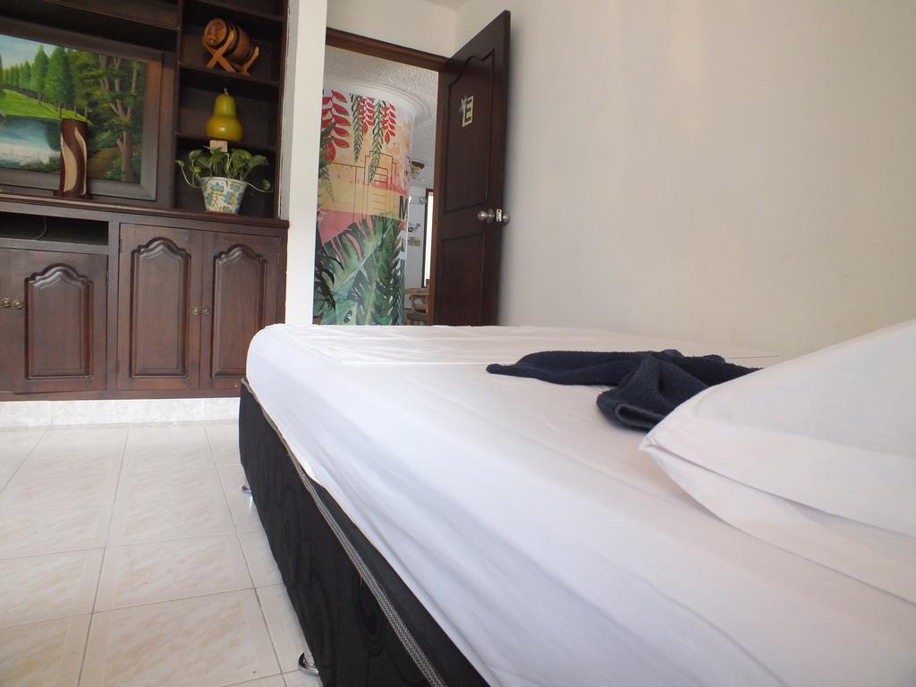 Hostal Casa Paraisoメデジン 部屋 写真