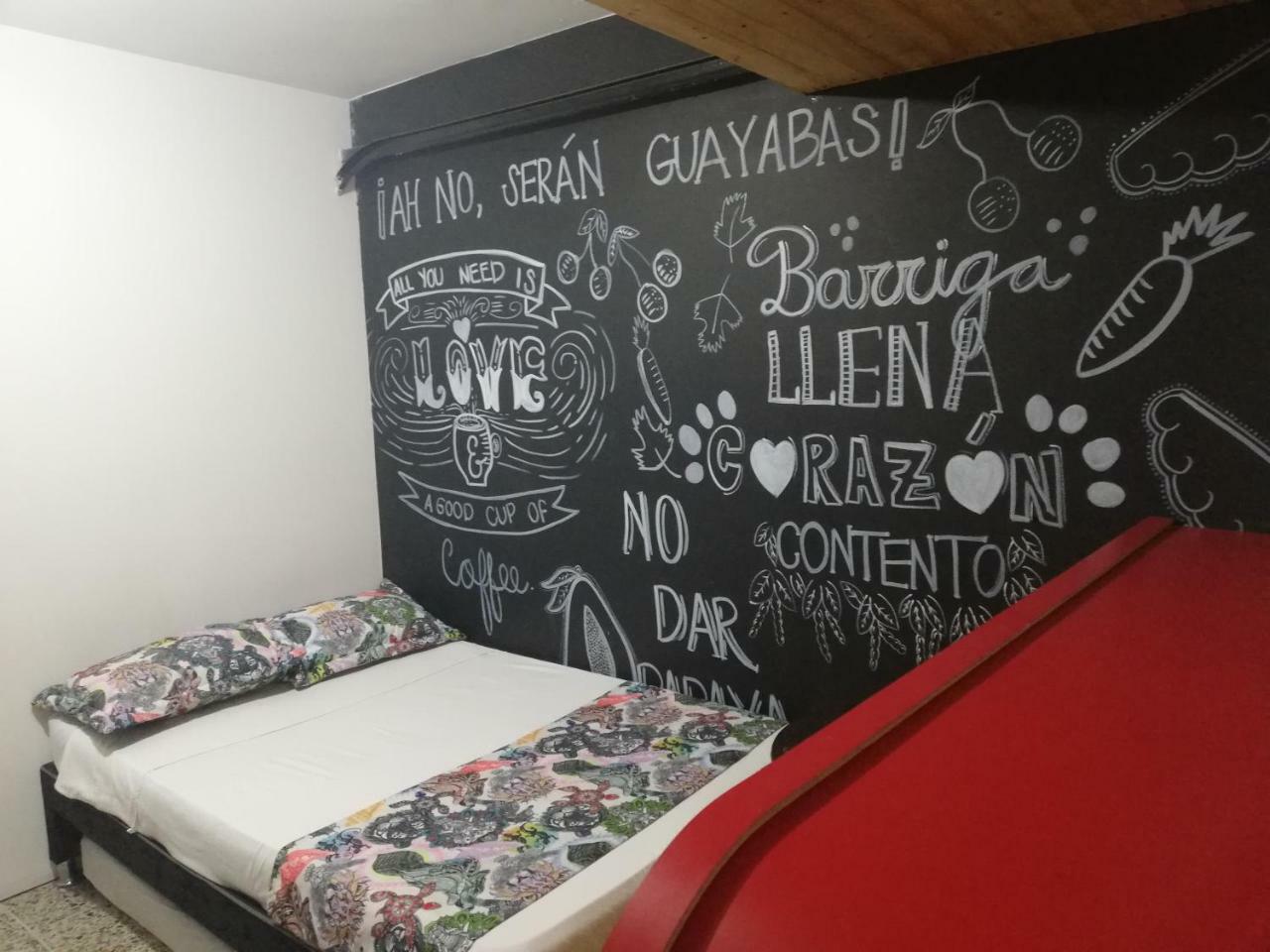 Hostal Casa Paraisoメデジン エクステリア 写真